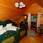 Huette Zum Verlieben 山林小屋 古尔克